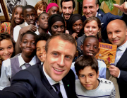 01-Selfie_du_Président_Emmanuel_Macron_BR