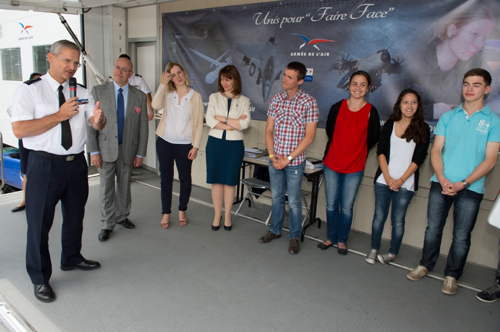 Forum Education nationale et Armée de l'air le 23 mai 2015 sur la BA701 de Salon de Provence.