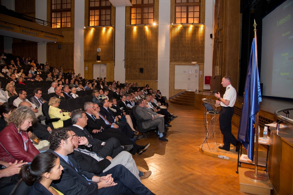 Forum Education nationale et Armée de l'air le 23 mai 2015 sur la BA701 de Salon de Provence.